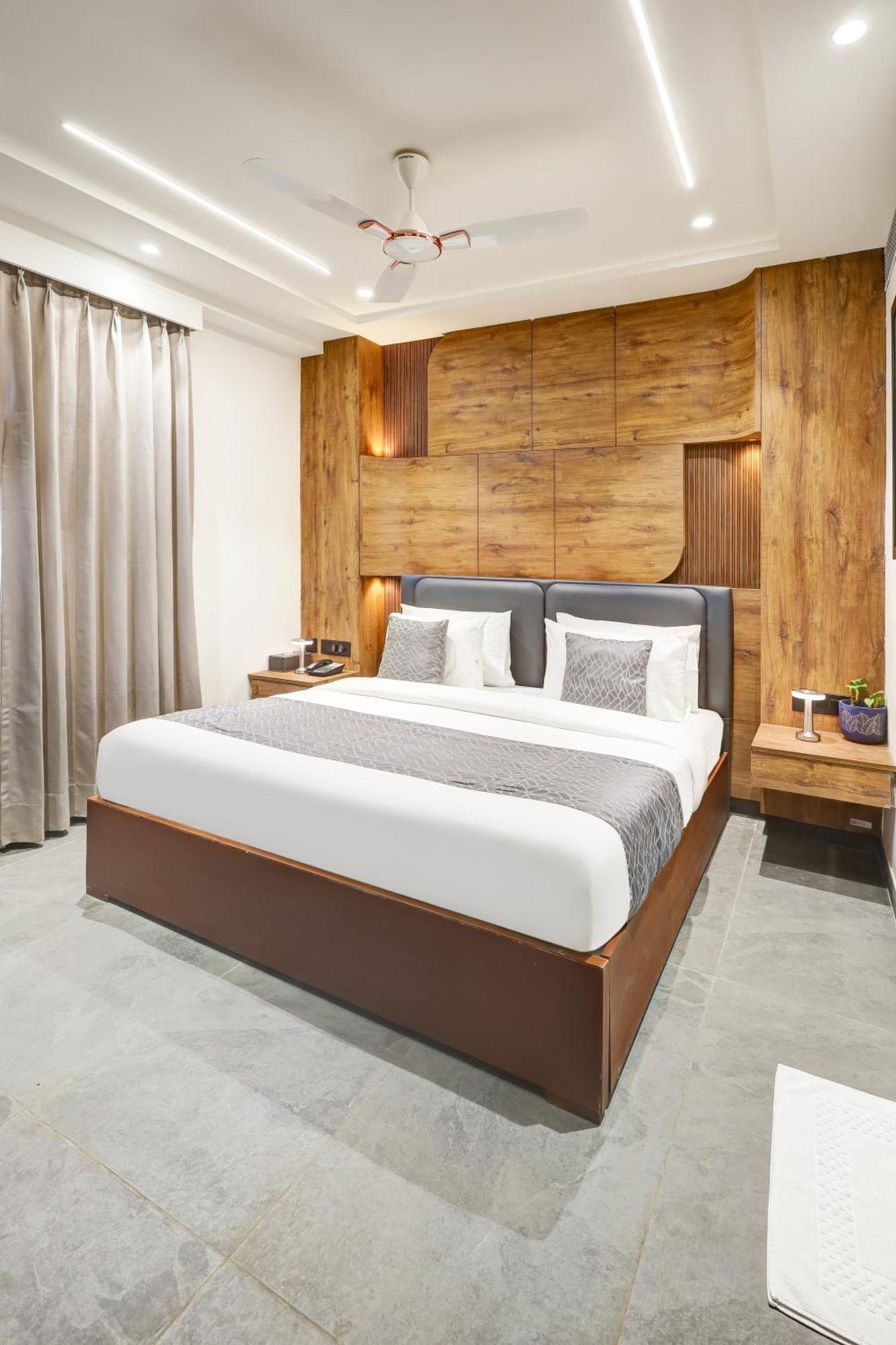 The Tyche New Delhi - Traveller'S Choice Award Winner 2025 Buitenkant foto